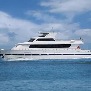 https://sarah-sun-island.hotelslidodijesolo.com